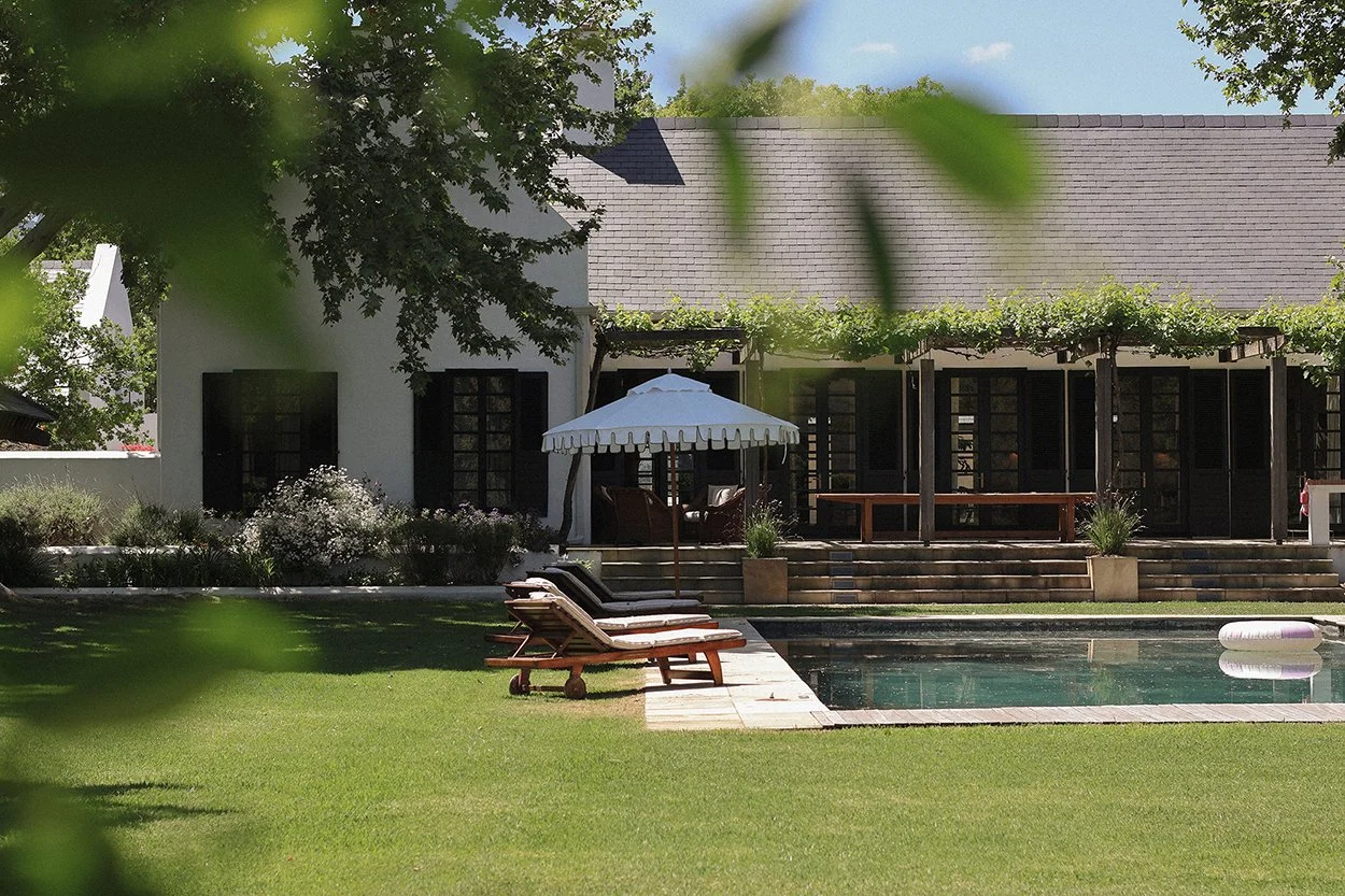 The farmhouse and pool lawn at Nieuwe Sion